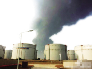 南島晚報(bào)數(shù)字報(bào) 青島輸油管道爆燃事故致35人遇難，輸油安全警鐘再鳴